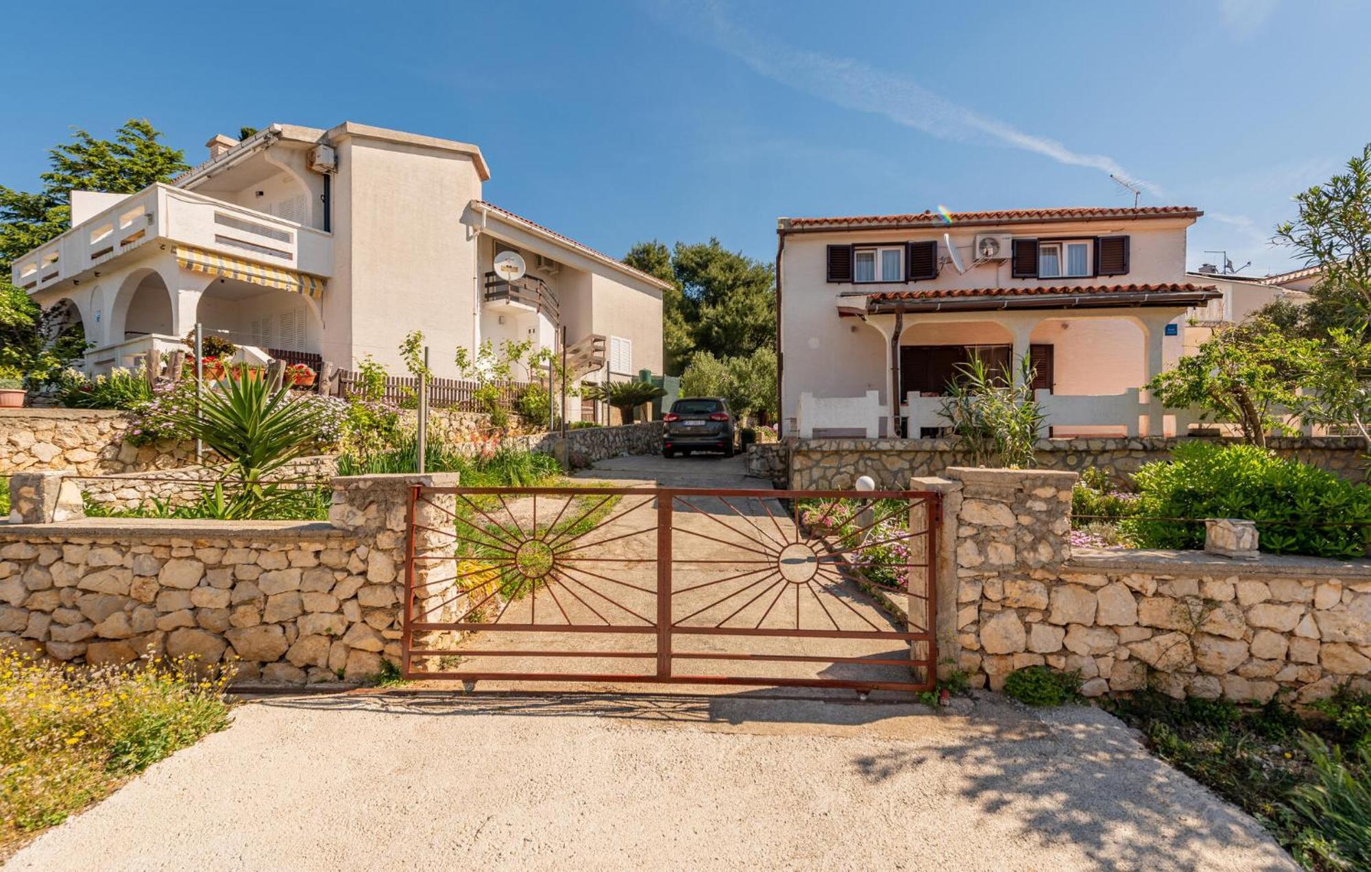 Nice Apartment In Potocnica With House Sea View Borovici Exterior photo