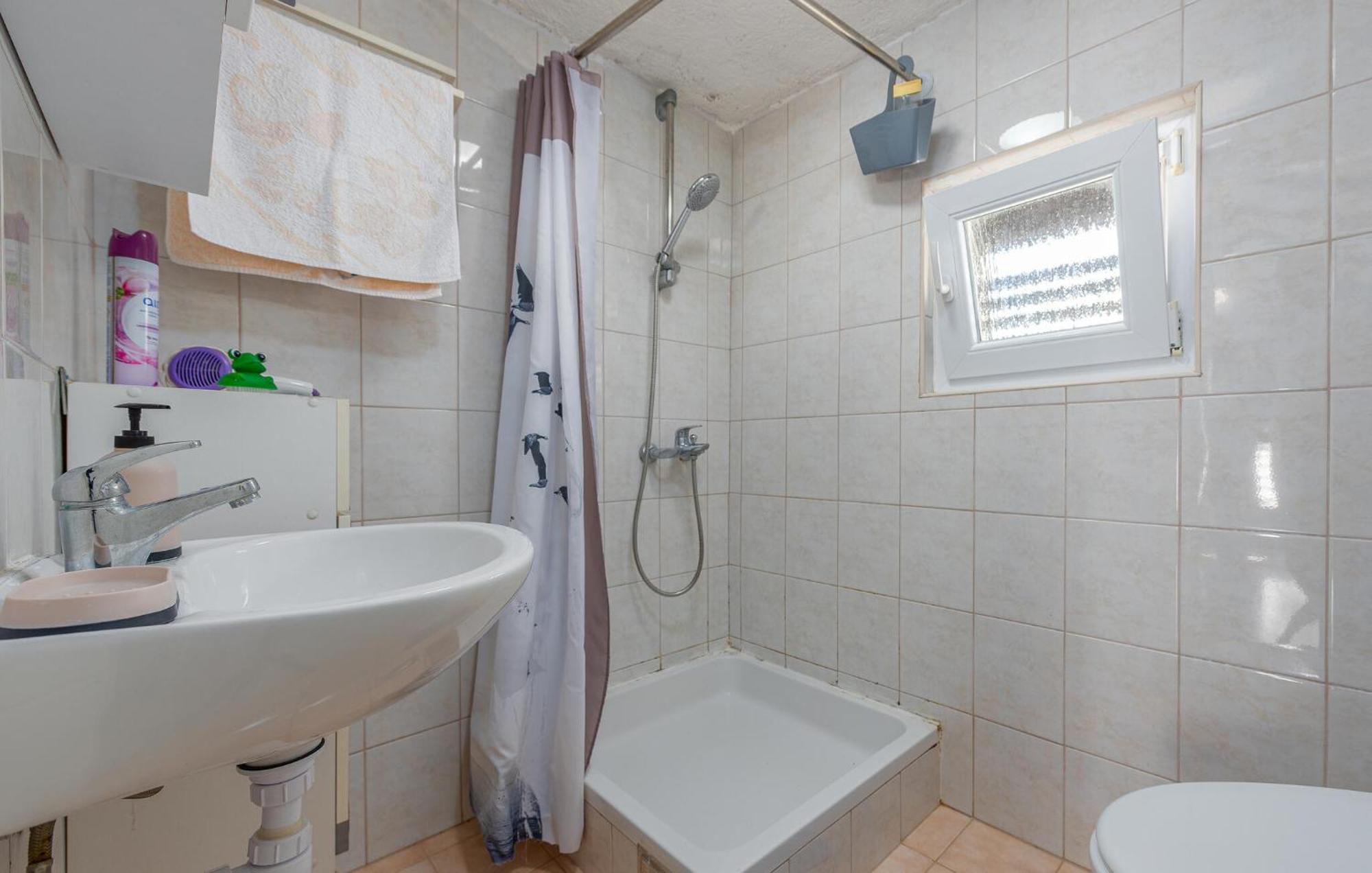 Nice Apartment In Potocnica With House Sea View Borovici Exterior photo